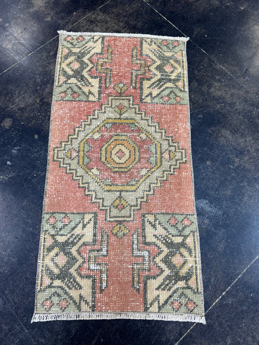 Turkish Yastik Rug 1'5" x 2'9" #23736