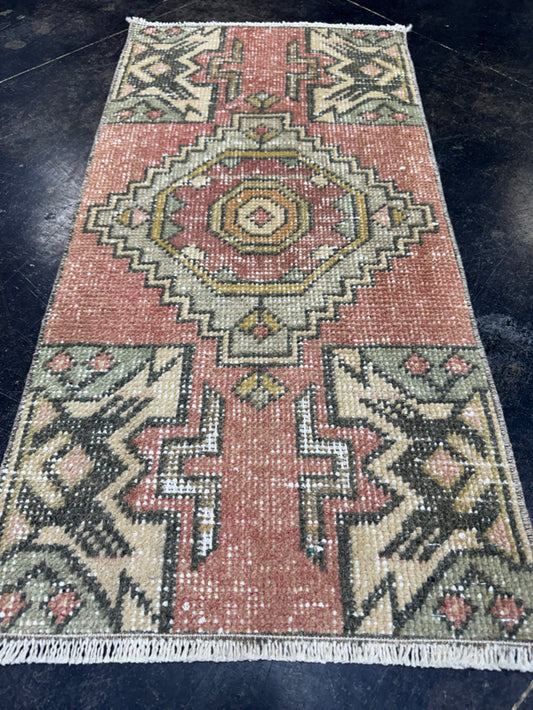 Turkish Yastik Rug 1'5" x 2'9" #23736