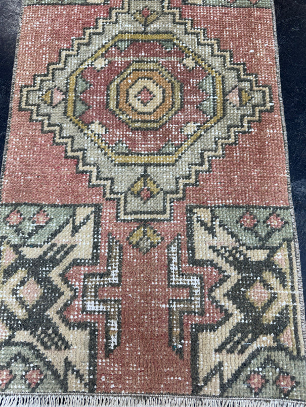Turkish Yastik Rug 1'5" x 2'9" #23736