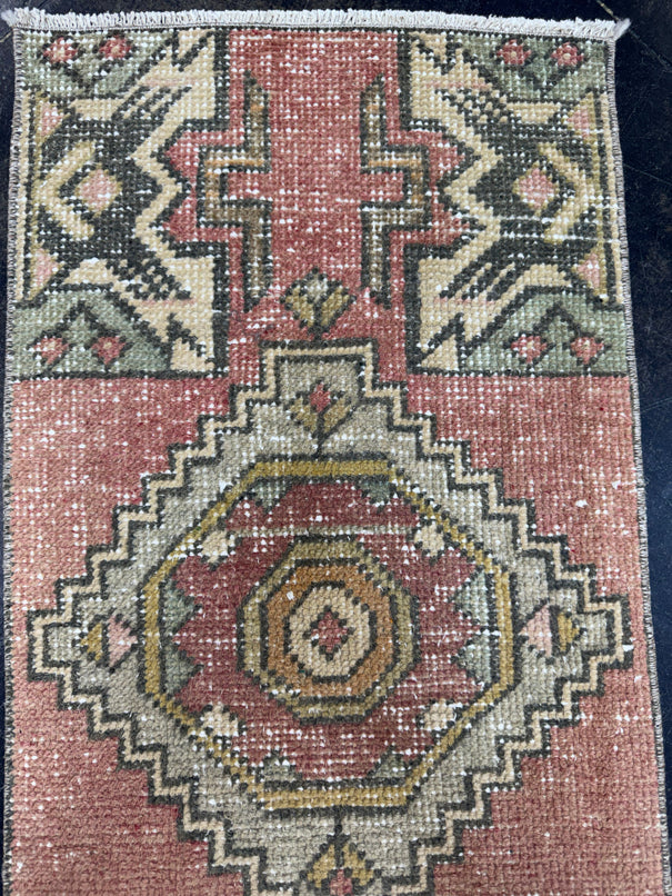 Turkish Yastik Rug 1'5" x 2'9" #23736
