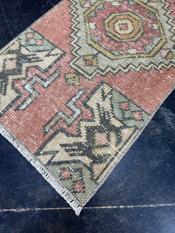 Turkish Yastik Rug 1'5" x 2'9" #23736