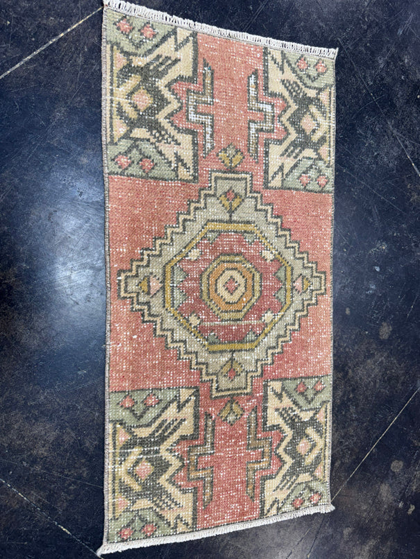 Turkish Yastik Rug 1'5" x 2'9" #23736