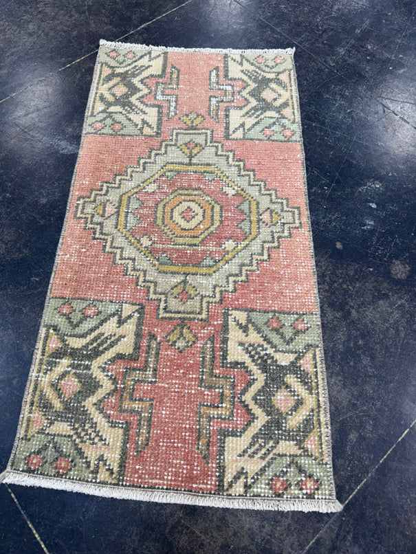Turkish Yastik Rug 1'5" x 2'9" #23736