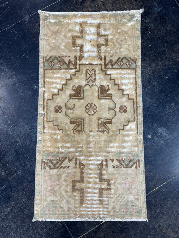Turkish Yastik Rug 1'5" x 2'11" #23761