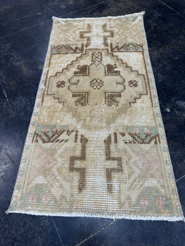 Turkish Yastik Rug 1'5" x 2'11" #23761