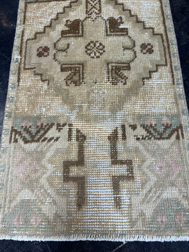 Turkish Yastik Rug 1'5" x 2'11" #23761