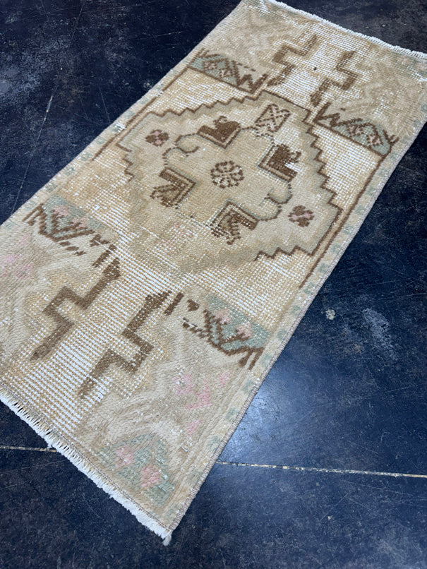 Turkish Yastik Rug 1'5" x 2'11" #23761