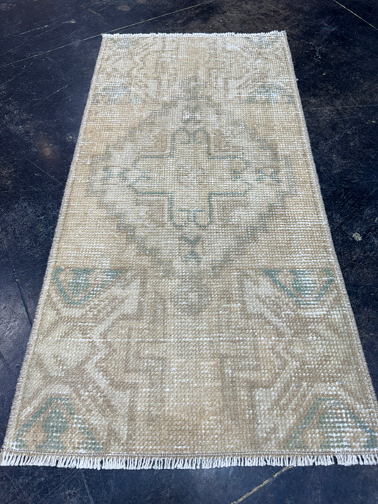 Turkish Yastik Rug 1'5" x 2'9" #23760