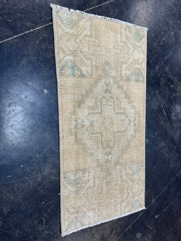 Turkish Yastik Rug 1'5" x 2'9" #23760