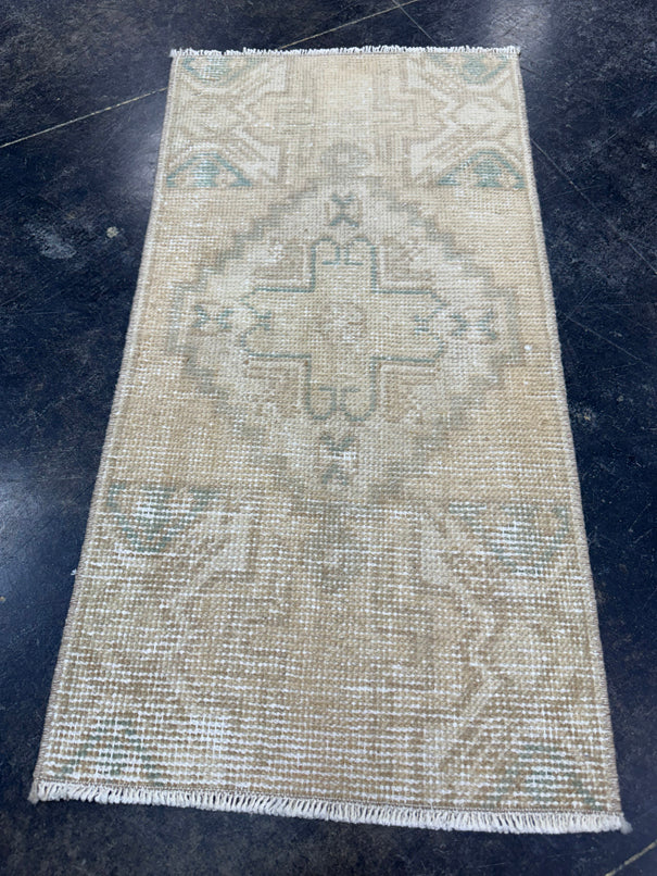 Turkish Yastik Rug 1'5" x 2'9" #23760