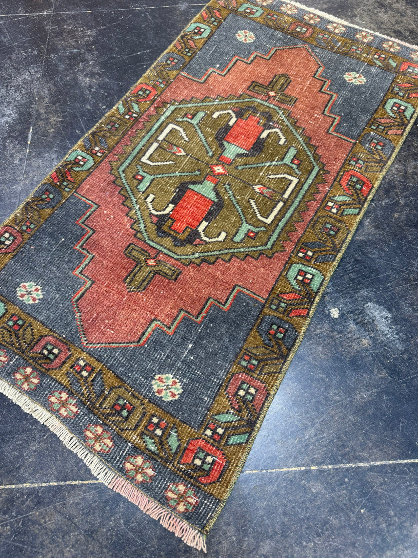 Turkish Yastik Rug 1'7" x 3' #23758