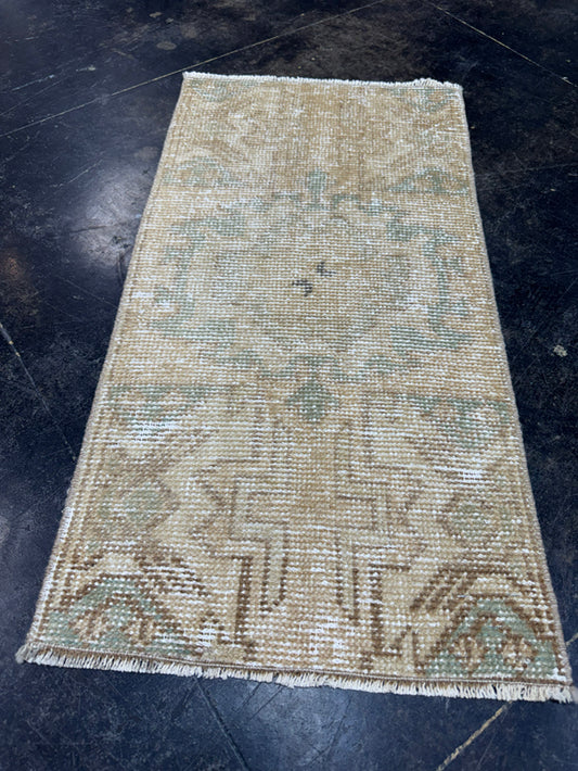 Turkish Yastik Rug 1'5" x 2'9" #23739