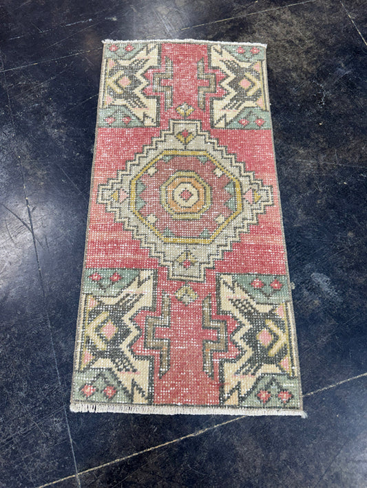 Turkish Yastik Rug 1'5" x 2'10" #23742