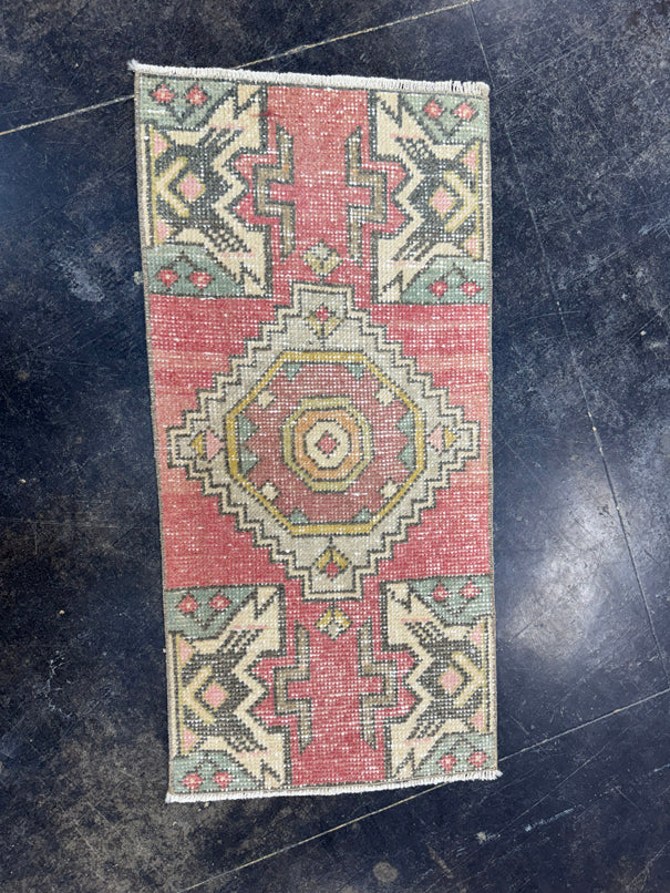 Turkish Yastik Rug 1'5" x 2'10" #23742