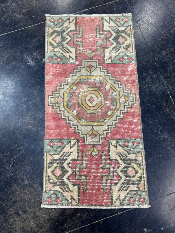 Turkish Yastik Rug 1'5" x 2'10" #23742