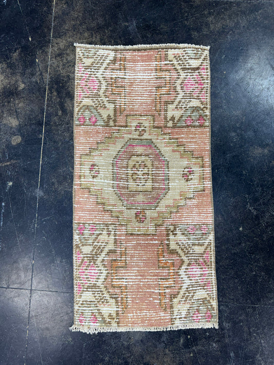 Turkish Yastik Rug 1'5" x 2'9" #23743