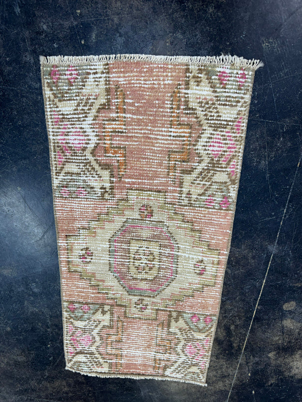 Turkish Yastik Rug 1'5" x 2'9" #23743