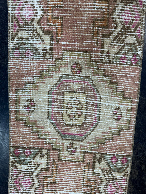 Turkish Yastik Rug 1'5" x 2'9" #23743