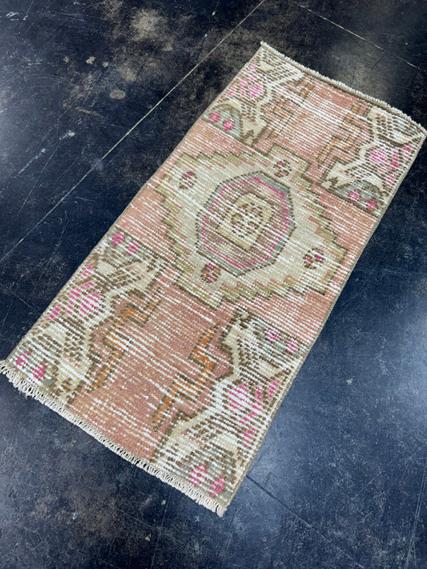 Turkish Yastik Rug 1'5" x 2'9" #23743