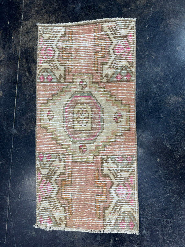 Turkish Yastik Rug 1'5" x 2'9" #23743
