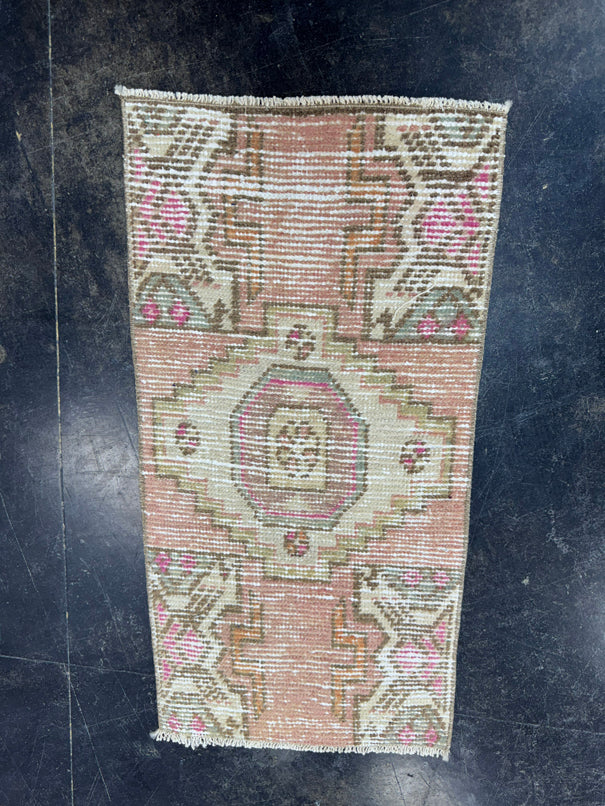 Turkish Yastik Rug 1'5" x 2'9" #23743