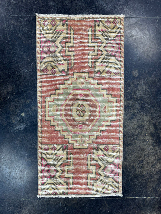 Turkish Yastik Rug 1'5" x 2'11" #23744