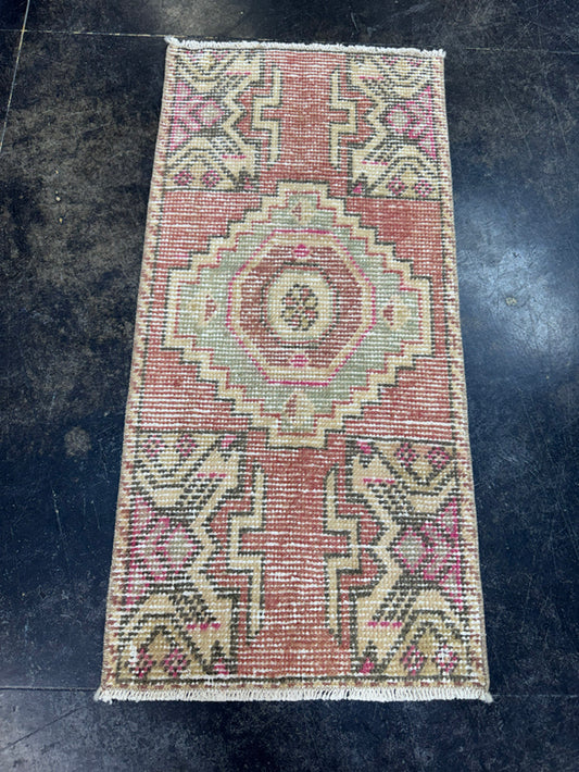 Turkish Yastik Rug 1'5" x 2'11" #23744