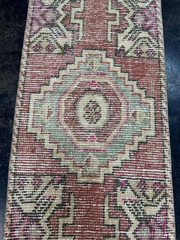 Turkish Yastik Rug 1'5" x 2'11" #23744
