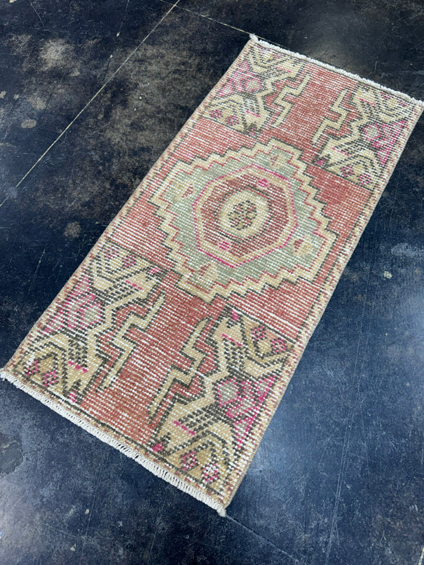 Turkish Yastik Rug 1'5" x 2'11" #23744