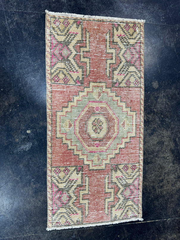 Turkish Yastik Rug 1'5" x 2'11" #23744