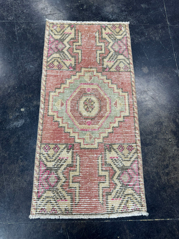 Turkish Yastik Rug 1'5" x 2'11" #23744