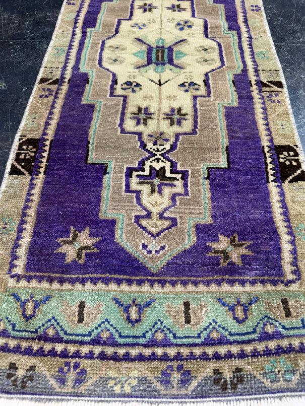 Turkish Yastik Rug 1'5" x 3'9" #23727