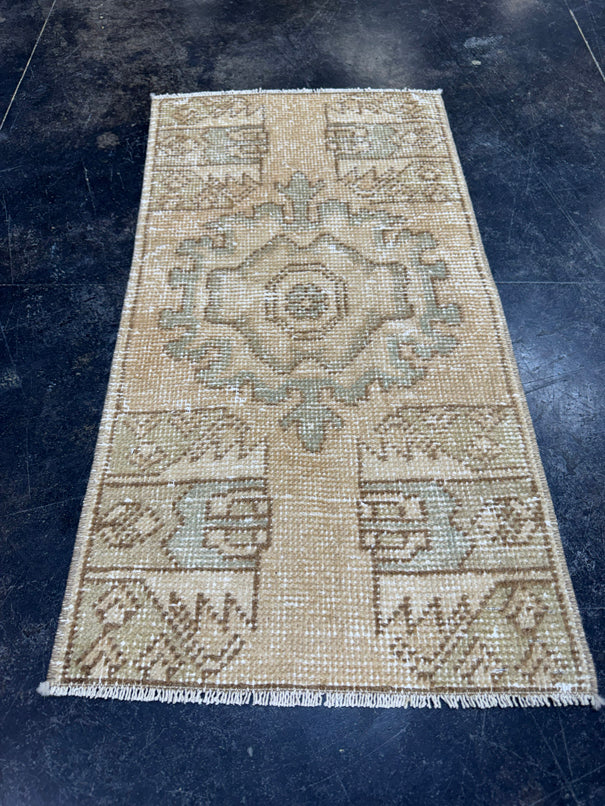 Turkish Yastik Rug 1'5" x 2'8" #23728