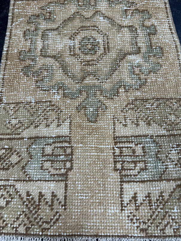 Turkish Yastik Rug 1'5" x 2'8" #23728