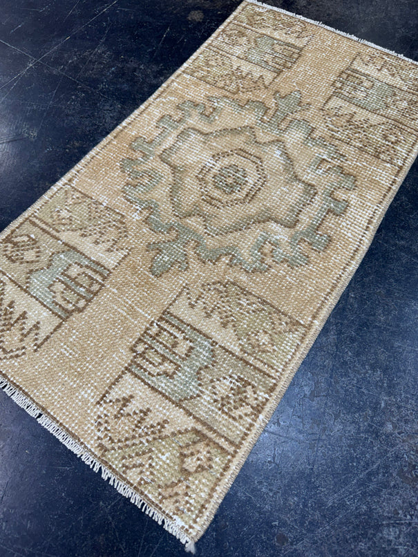 Turkish Yastik Rug 1'5" x 2'8" #23728