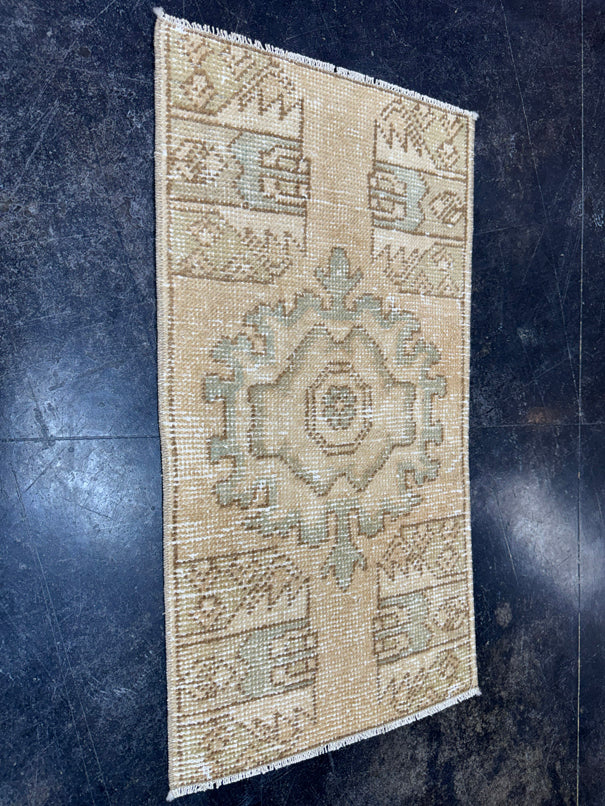 Turkish Yastik Rug 1'5" x 2'8" #23728