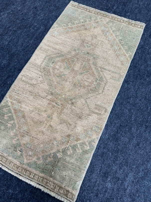 Turkish Yastik Rug 1'5" x 2'10" #23951