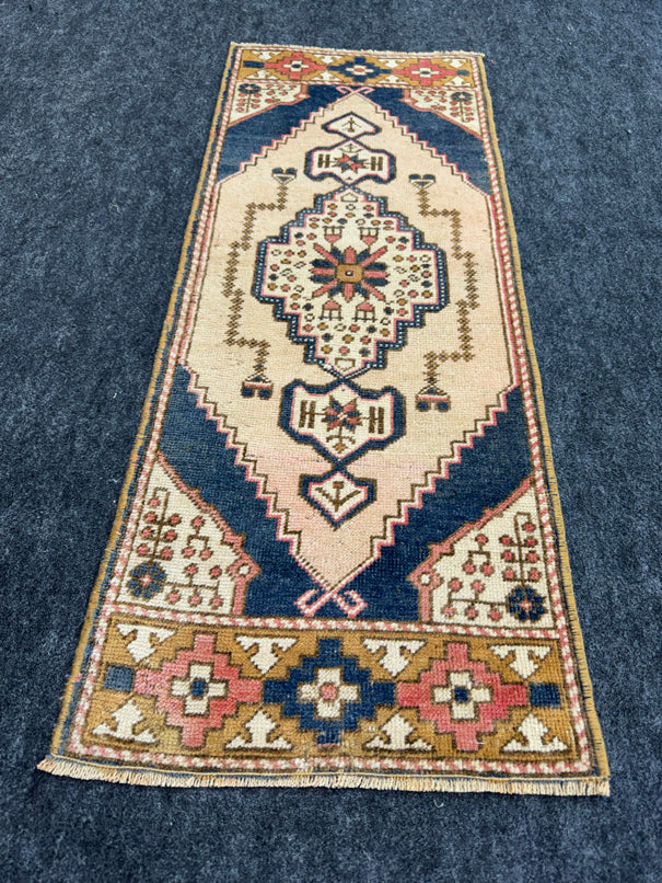 Turkish Yastik Rug 1'5" x 3'6" #23952