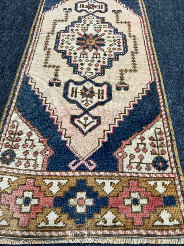 Turkish Yastik Rug 1'5" x 3'6" #23952
