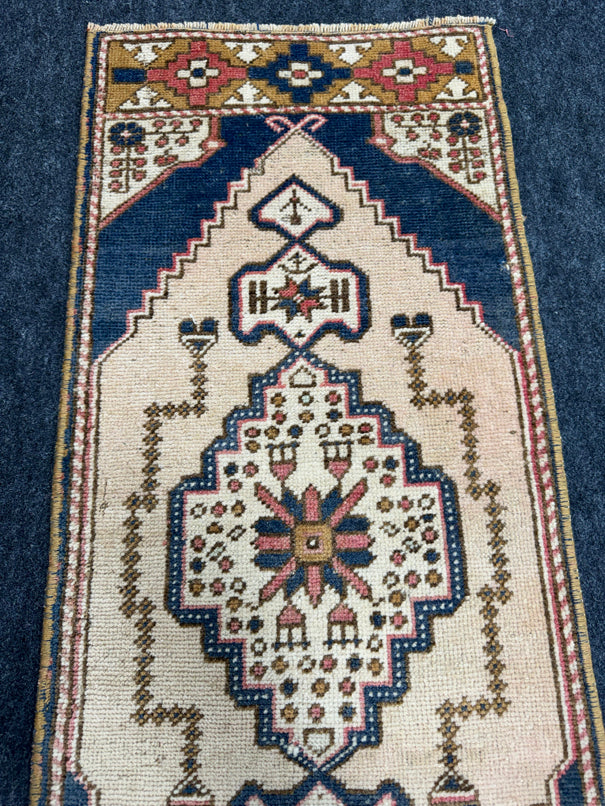 Turkish Yastik Rug 1'5" x 3'6" #23952