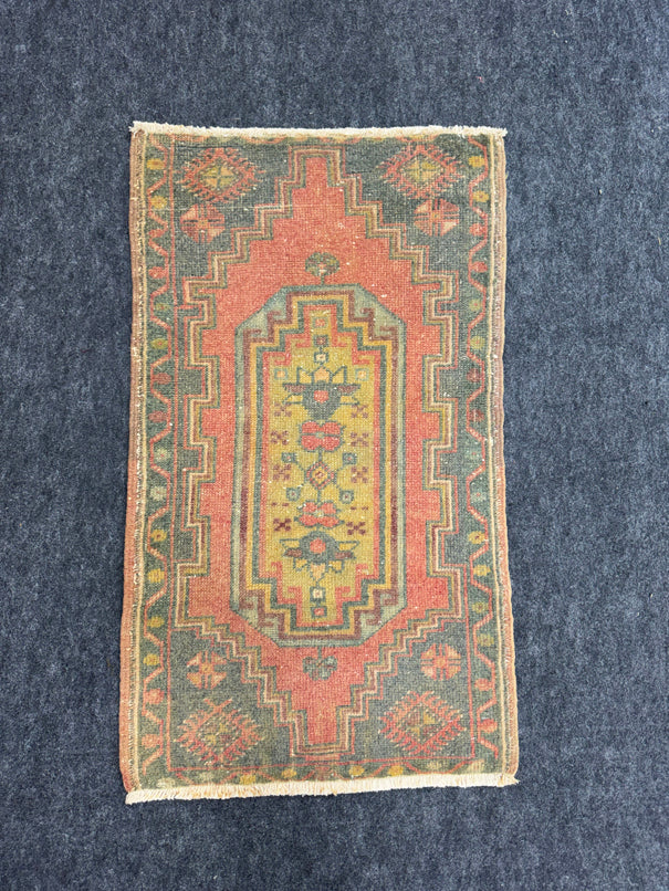 Turkish Yastik Rug  1'9" x  2'8" #23937