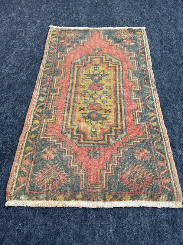 Turkish Yastik Rug  1'9" x  2'8" #23937