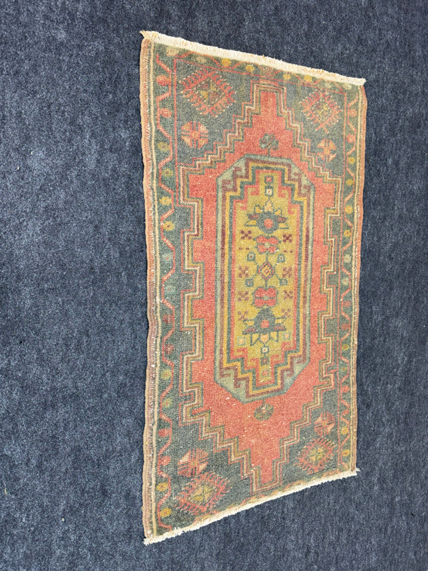 Turkish Yastik Rug  1'9" x  2'8" #23937