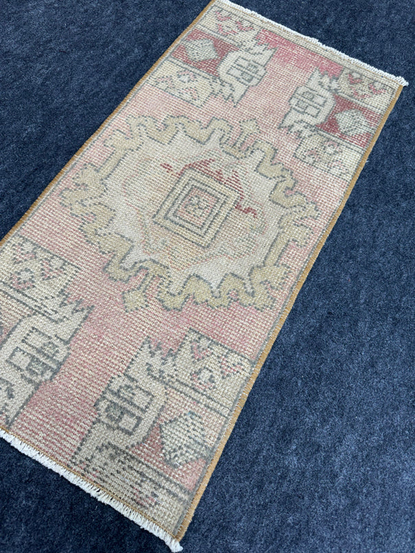 Turkish Yastik Rug  1'5" x  2'11" #23948