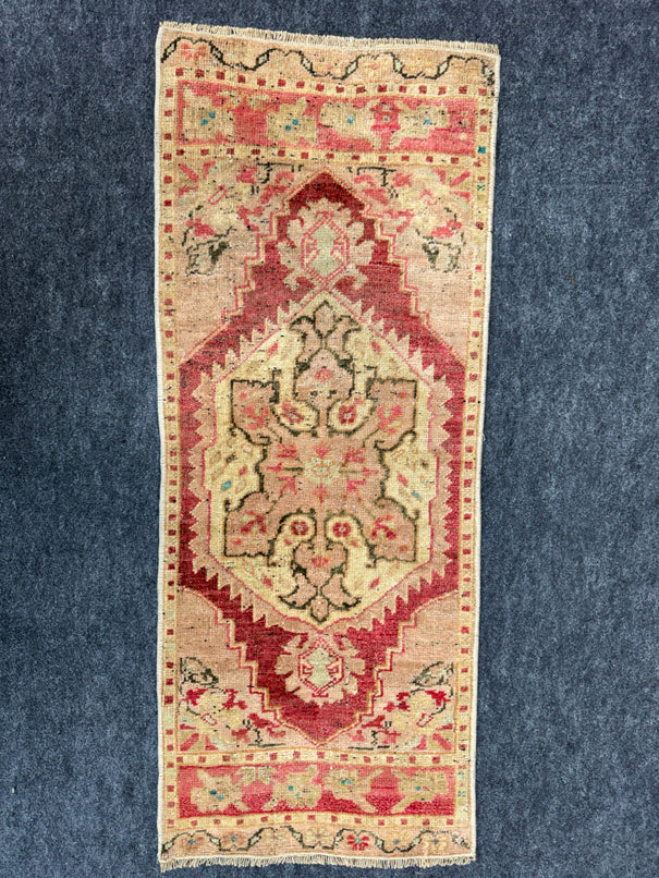 Turkish Yastik Rug  1'5" x  3'7" #23947