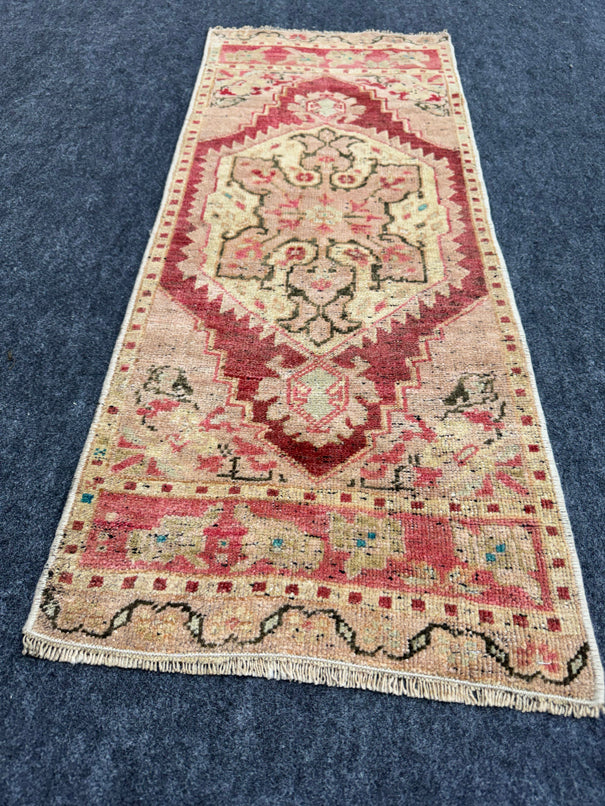 Turkish Yastik Rug  1'5" x  3'7" #23947