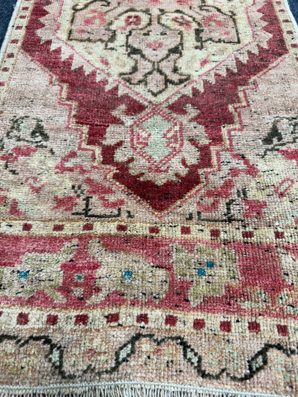 Turkish Yastik Rug  1'5" x  3'7" #23947