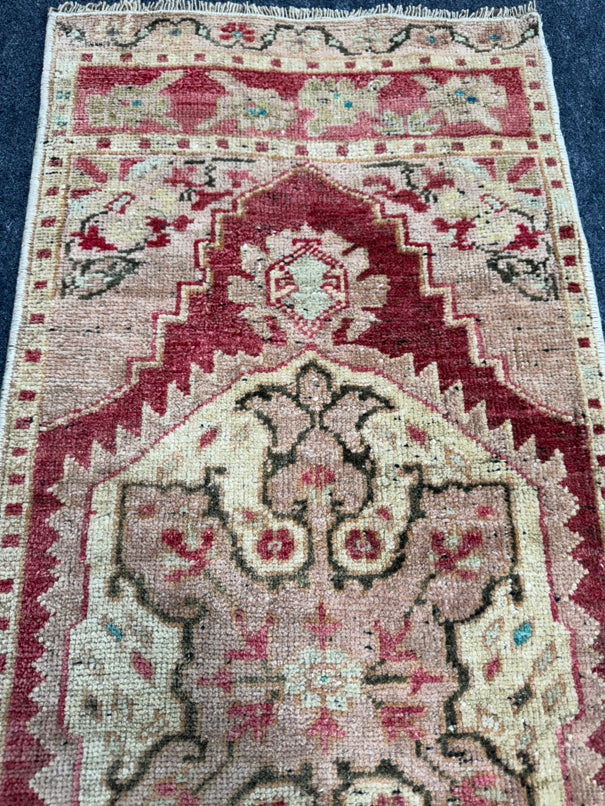 Turkish Yastik Rug  1'5" x  3'7" #23947