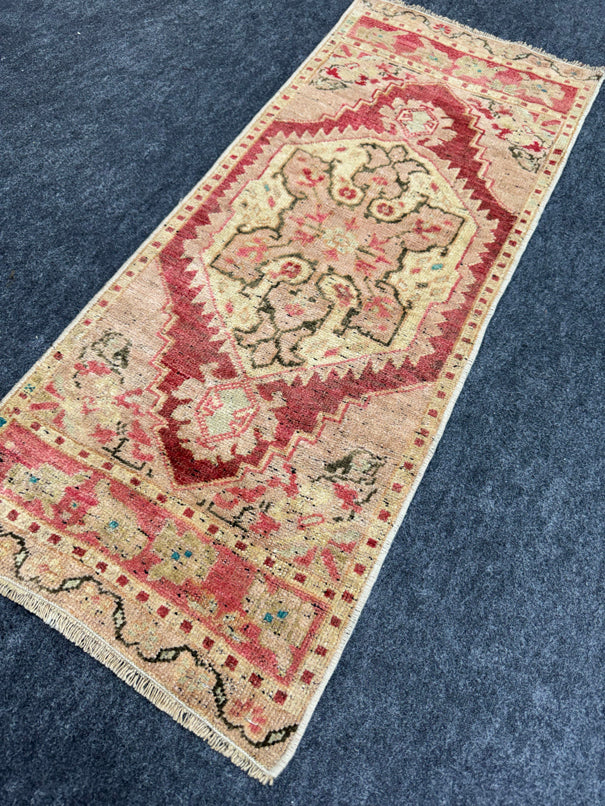 Turkish Yastik Rug  1'5" x  3'7" #23947