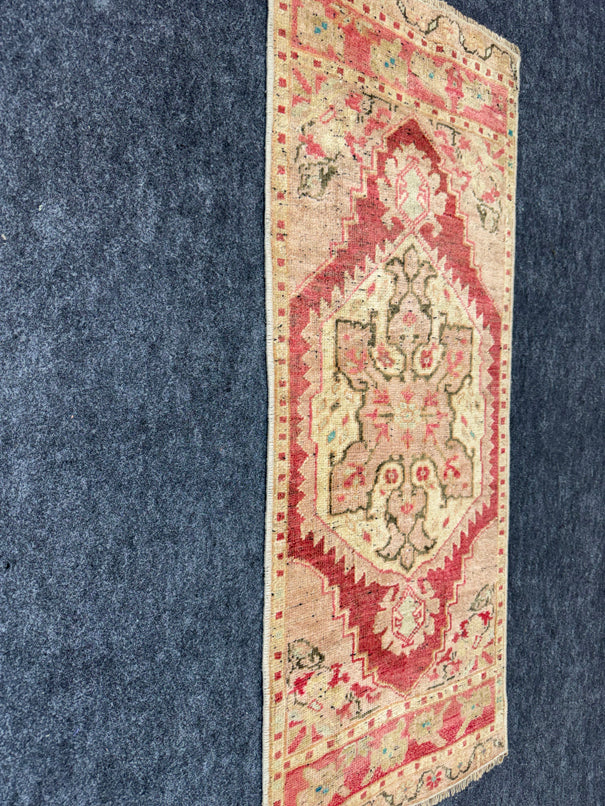 Turkish Yastik Rug  1'5" x  3'7" #23947